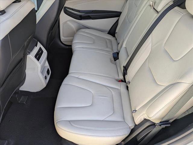 Photo of 2022 Iconic Silver Metallic Ford Edge