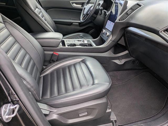 Photo of 2024 Agate Black Metallic Ford Edge