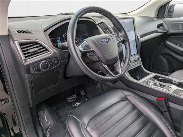 Photo of 2024 Agate Black Metallic Ford Edge