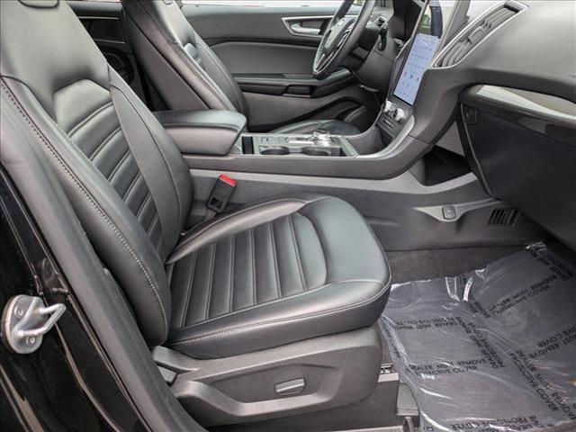 Photo of 2024 Agate Black Metallic Ford Edge