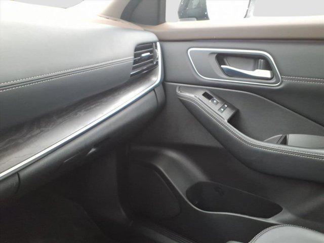 Photo of 2023 Boulder Gray Pearl/Super Black Nissan Rogue