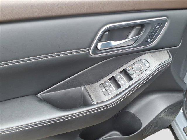 Photo of 2023 Boulder Gray Pearl/Super Black Nissan Rogue