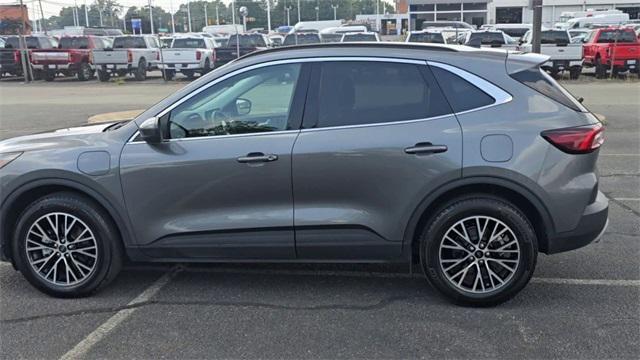 Photo of 2025 Carbonized Gray Metallic Ford Escape PHEV