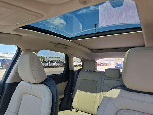 Photo of 2025 Infinite Black Metallic Clearcoat Lincoln Corsair