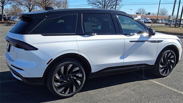 Photo of 2025 White Platinum Clearcoat Metallic Lincoln Nautilus