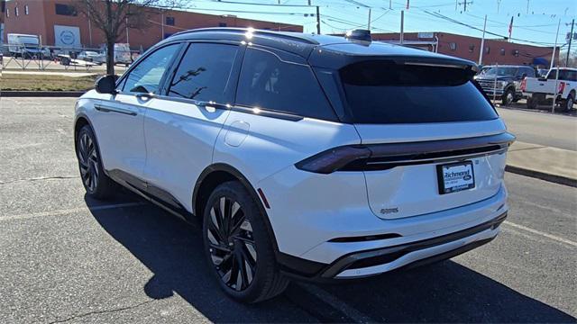 Photo of 2025 White Platinum Clearcoat Metallic Lincoln Nautilus