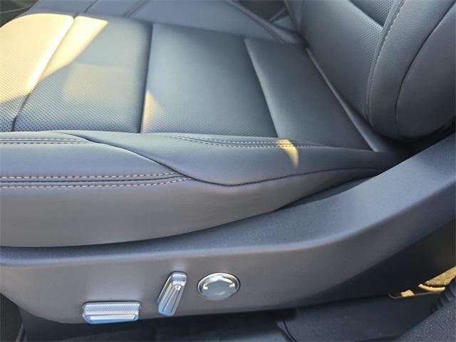 Photo of 2025 White Platinum Metallic Tri-Coat Lincoln Nautilus