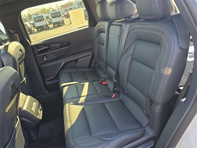 Photo of 2025 White Platinum Metallic Tri-Coat Lincoln Nautilus