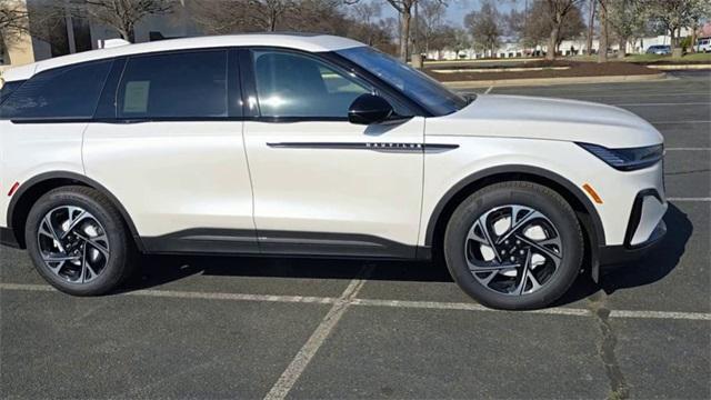 Photo of 2025 White Platinum Metallic Tri-Coat Lincoln Nautilus