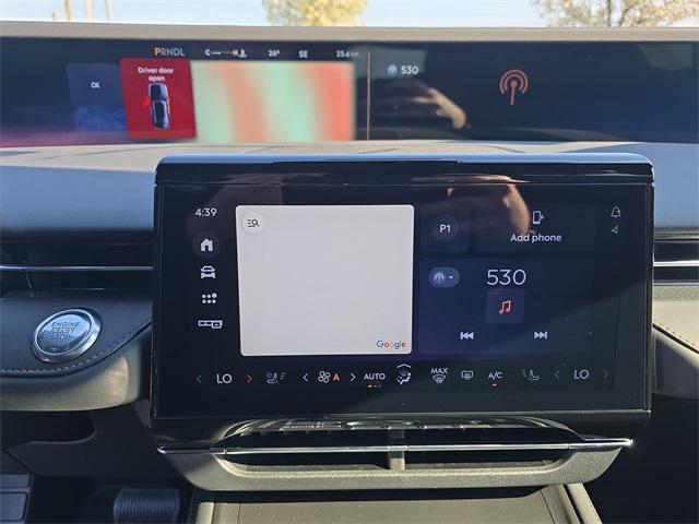 Photo of 2025 White Platinum Metallic Tri-Coat Lincoln Nautilus