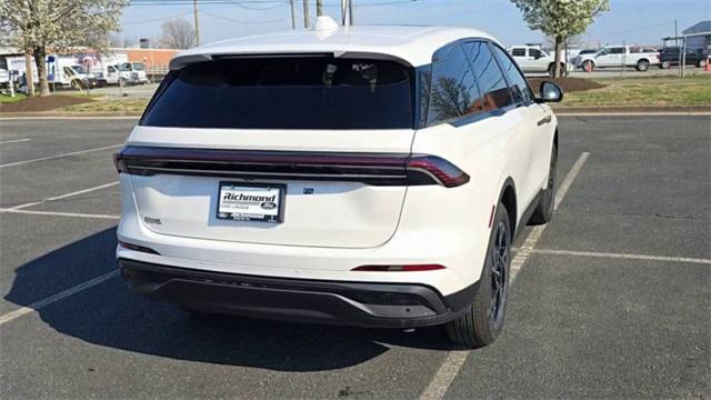 Photo of 2025 White Platinum Metallic Tri-Coat Lincoln Nautilus