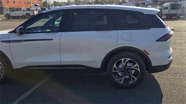 Photo of 2025 White Platinum Metallic Tri-Coat Lincoln Nautilus