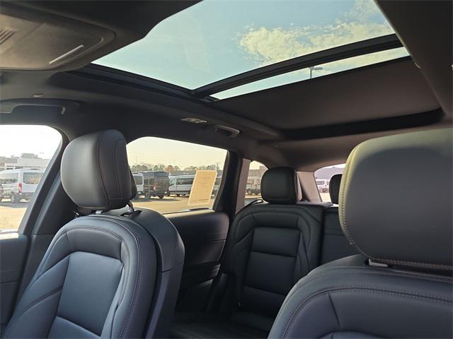 Photo of 2025 White Platinum Metallic Tri-Coat Lincoln Nautilus