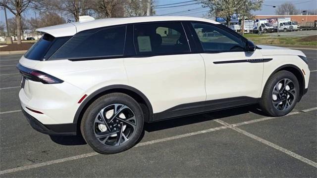 Photo of 2025 White Platinum Metallic Tri-Coat Lincoln Nautilus