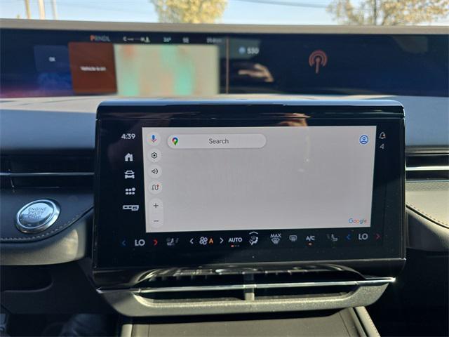 Photo of 2025 White Platinum Metallic Tri-Coat Lincoln Nautilus