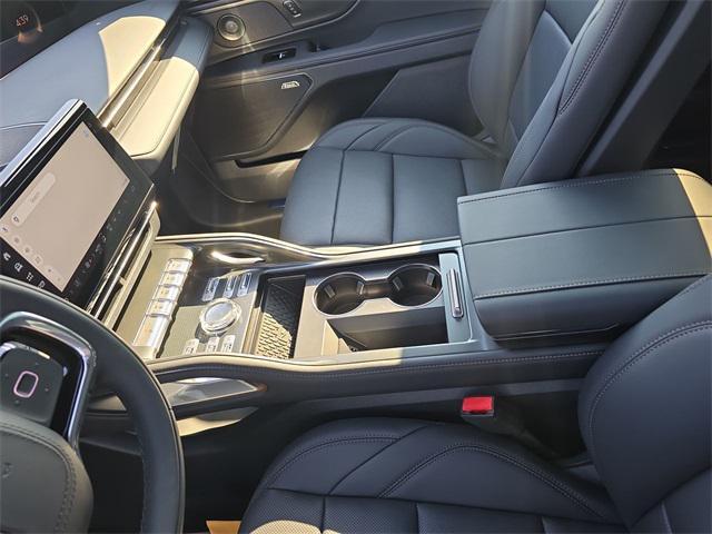 Photo of 2025 White Platinum Metallic Tri-Coat Lincoln Nautilus