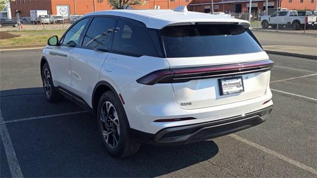 Photo of 2025 White Platinum Metallic Tri-Coat Lincoln Nautilus