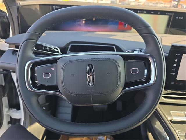 Photo of 2025 White Platinum Metallic Tri-Coat Lincoln Nautilus