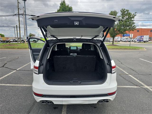 Photo of 2025 Pristine White Metallic Tri-Coat Lincoln Aviator