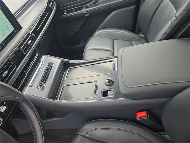 Photo of 2025 Pristine White Metallic Tri-Coat Lincoln Aviator