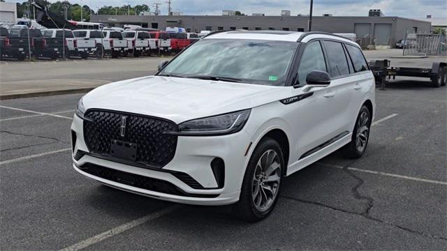 Photo of 2025 Pristine White Metallic Tri-Coat Lincoln Aviator
