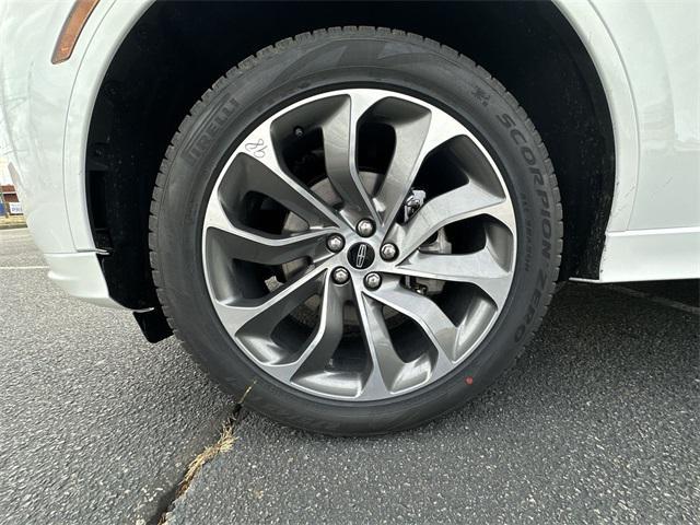 Photo of 2025 Pristine White Metallic Tri-Coat Lincoln Aviator