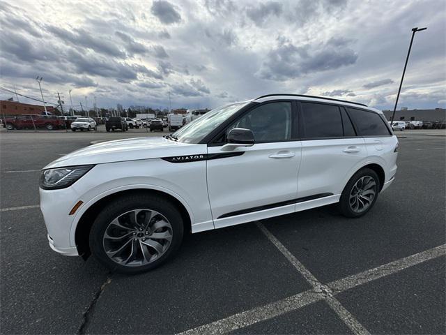Photo of 2025 Pristine White Metallic Tri-Coat Lincoln Aviator