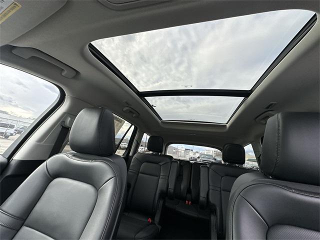 Photo of 2025 Pristine White Metallic Tri-Coat Lincoln Aviator