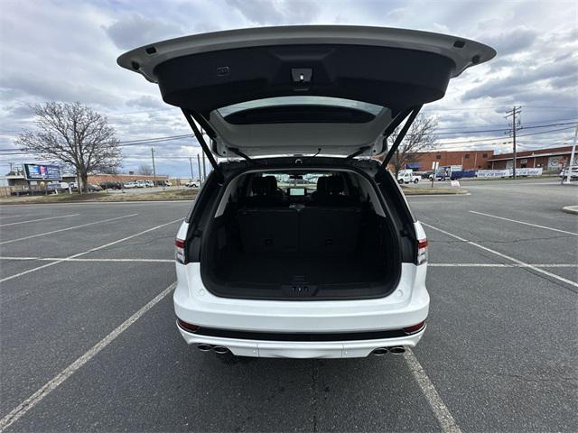Photo of 2025 Pristine White Metallic Tri-Coat Lincoln Aviator