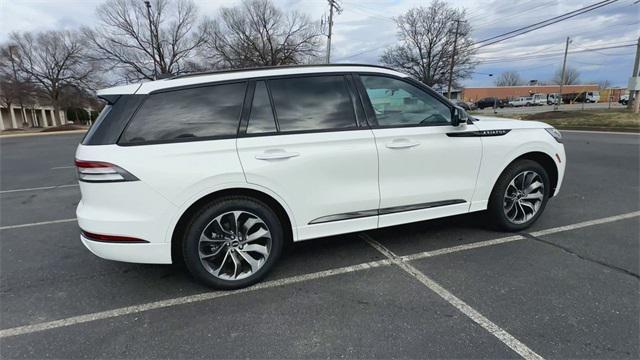 Photo of 2025 Pristine White Metallic Tri-Coat Lincoln Aviator