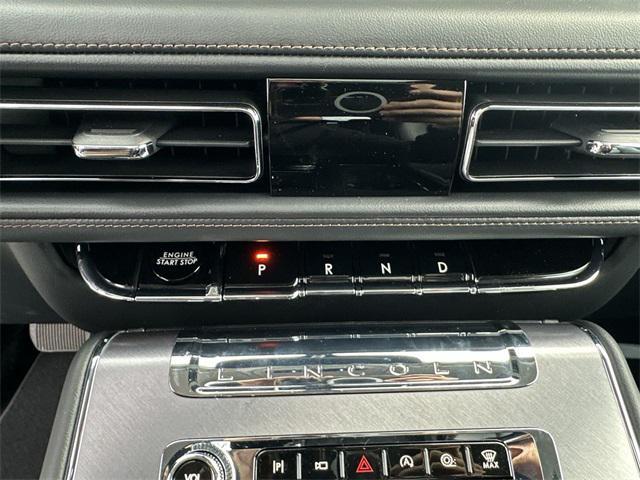 Photo of 2025 Pristine White Metallic Tri-Coat Lincoln Aviator