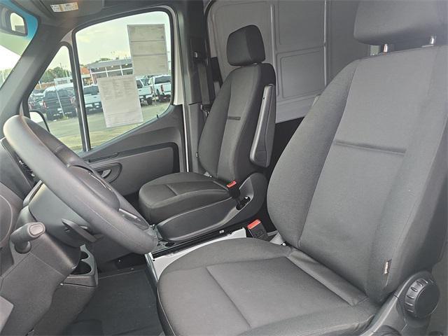 Photo of 2024 Arctic White Mercedes-Benz Sprinter 2500