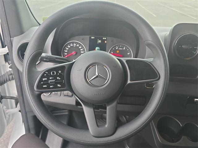 Photo of 2024 Arctic White Mercedes-Benz Sprinter 2500