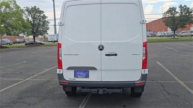 Photo of 2024 Arctic White Mercedes-Benz Sprinter 2500