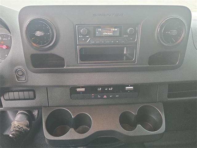 Photo of 2024 Arctic White Mercedes-Benz Sprinter 2500