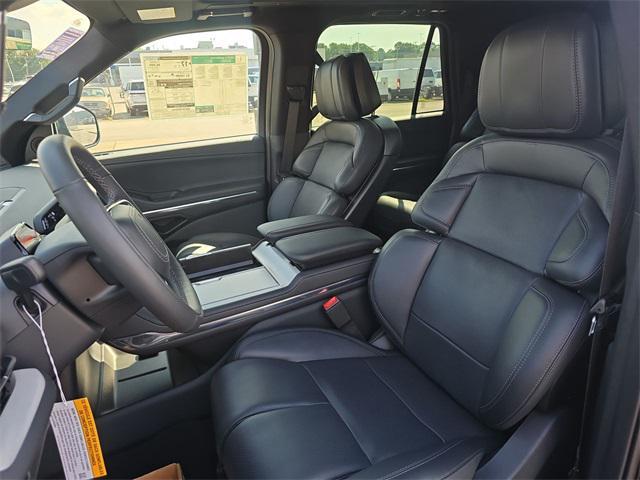 Photo of 2025 Lincoln Navigator