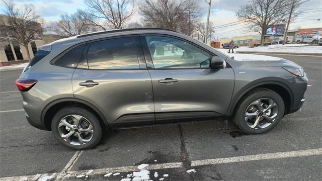 Photo of 2025 Carbonized Gray Metallic Ford Escape