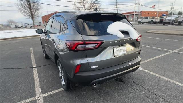 Photo of 2025 Carbonized Gray Metallic Ford Escape