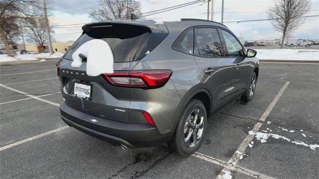 Photo of 2025 Carbonized Gray Metallic Ford Escape