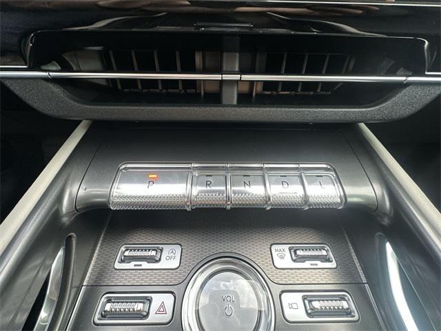 Photo of 2025 Silver Radiance Metallic Clearcoat Lincoln Nautilus