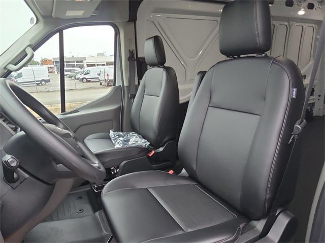 Photo of 2025 Oxford White Ford Transit-150