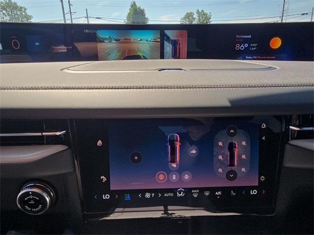 Photo of 2025 Lincoln Navigator