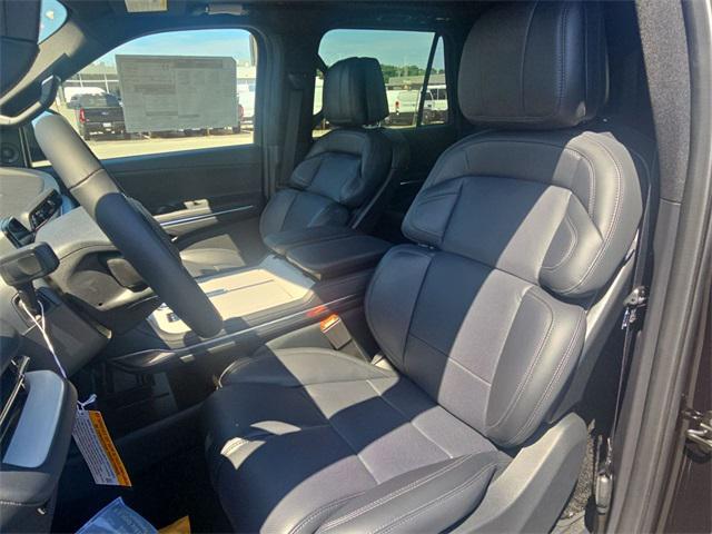 Photo of 2025 Lincoln Navigator