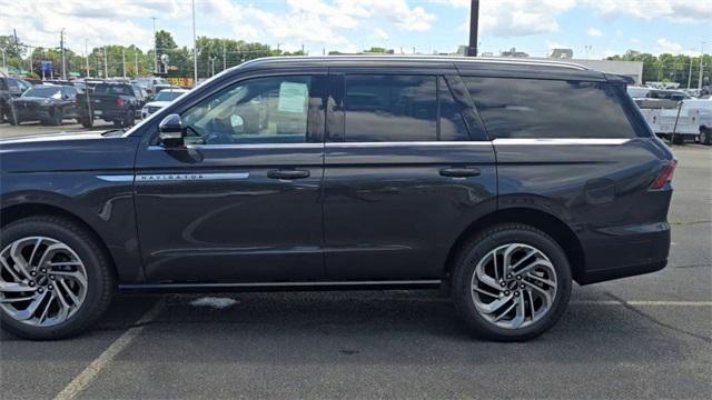 Photo of 2025 Starlight Gray Premium Colorant Lincoln Navigator