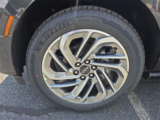 Photo of 2025 Starlight Gray Premium Colorant Lincoln Navigator