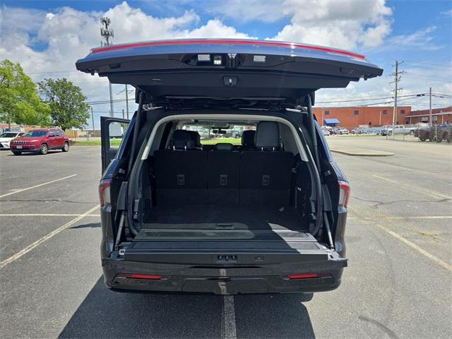 Photo of 2025 Starlight Gray Premium Colorant Lincoln Navigator