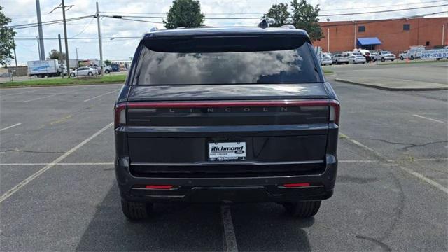 Photo of 2025 Starlight Gray Premium Colorant Lincoln Navigator