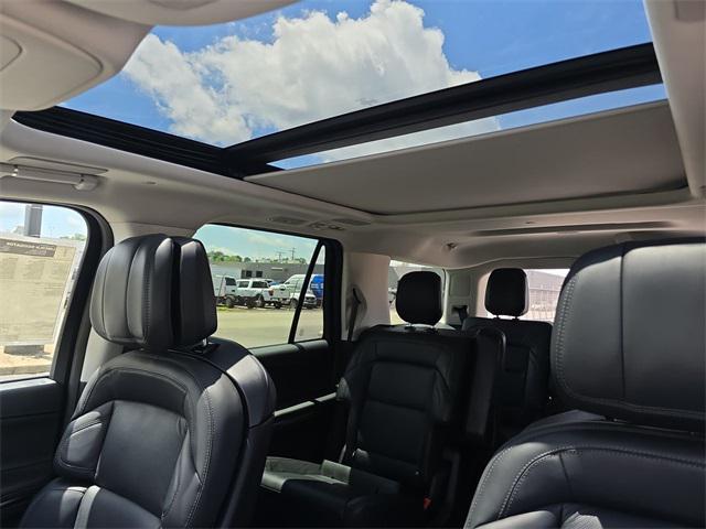 Photo of 2025 Starlight Gray Premium Colorant Lincoln Navigator