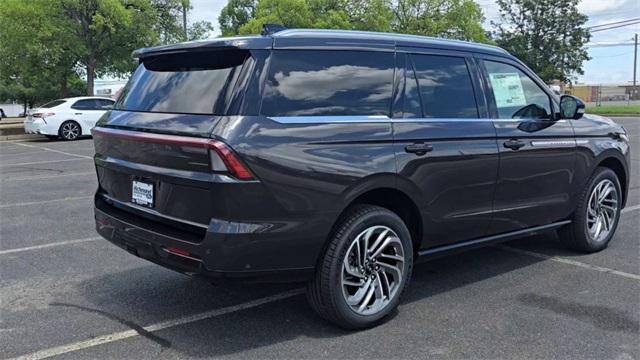 Photo of 2025 Starlight Gray Premium Colorant Lincoln Navigator