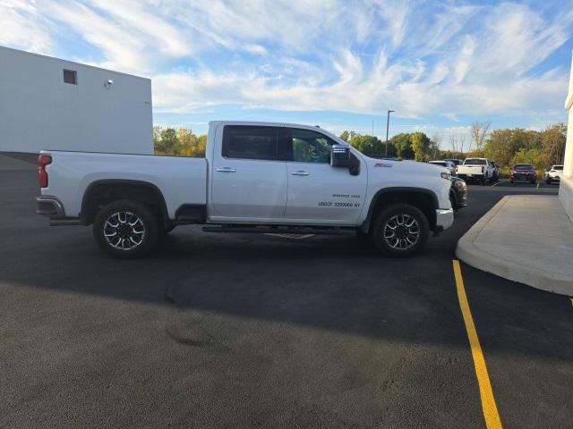 Photo of 2024 Iridescent Pearl Tricoat Chevrolet Silverado 2500